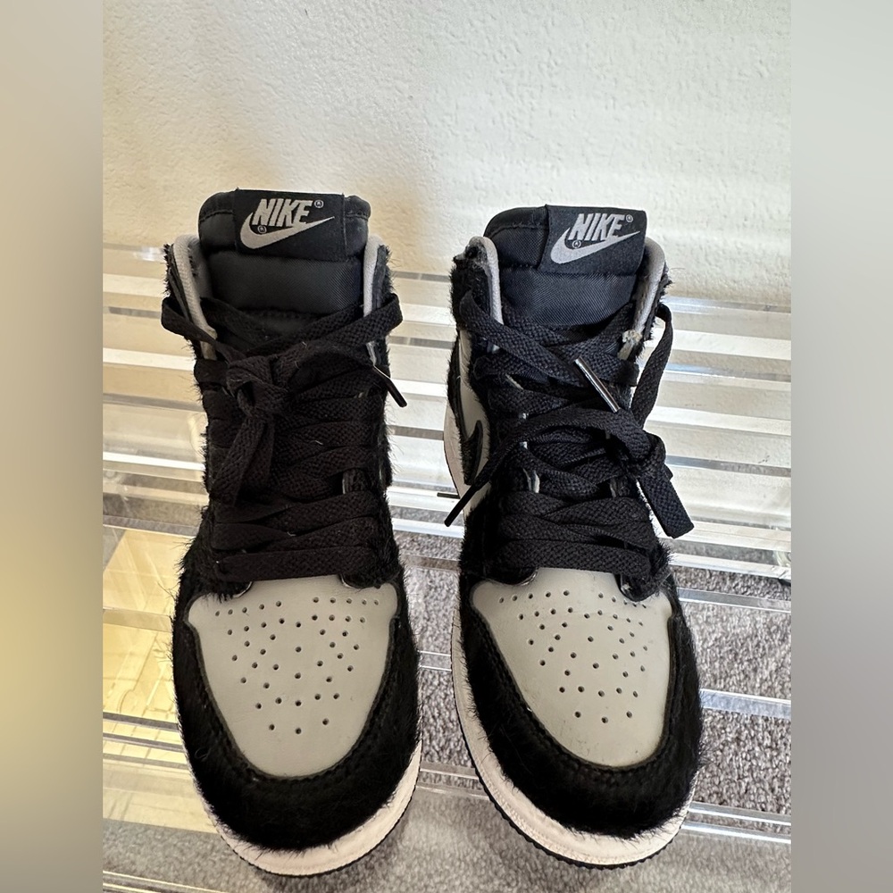 Kids Nike Air Jordan High Tops - Picture 6 of 9